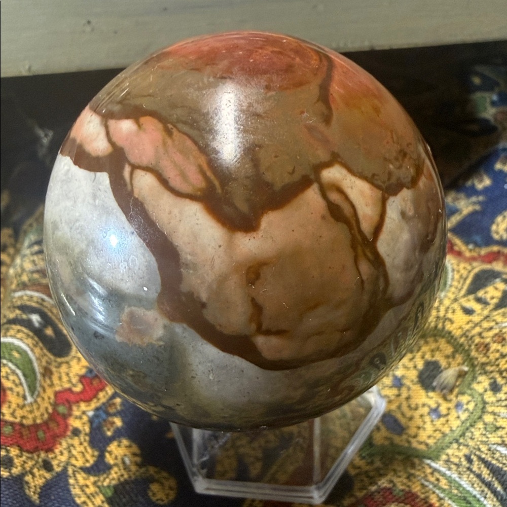 Polychrome sphere  from madgascar  202 g great colors